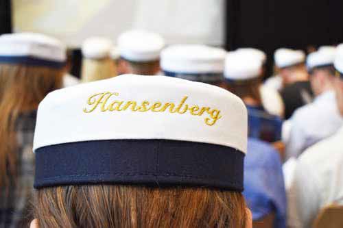 En af de flotte studenterhuer fra en dimission på HANSENBERG Tekniske Gymnasium