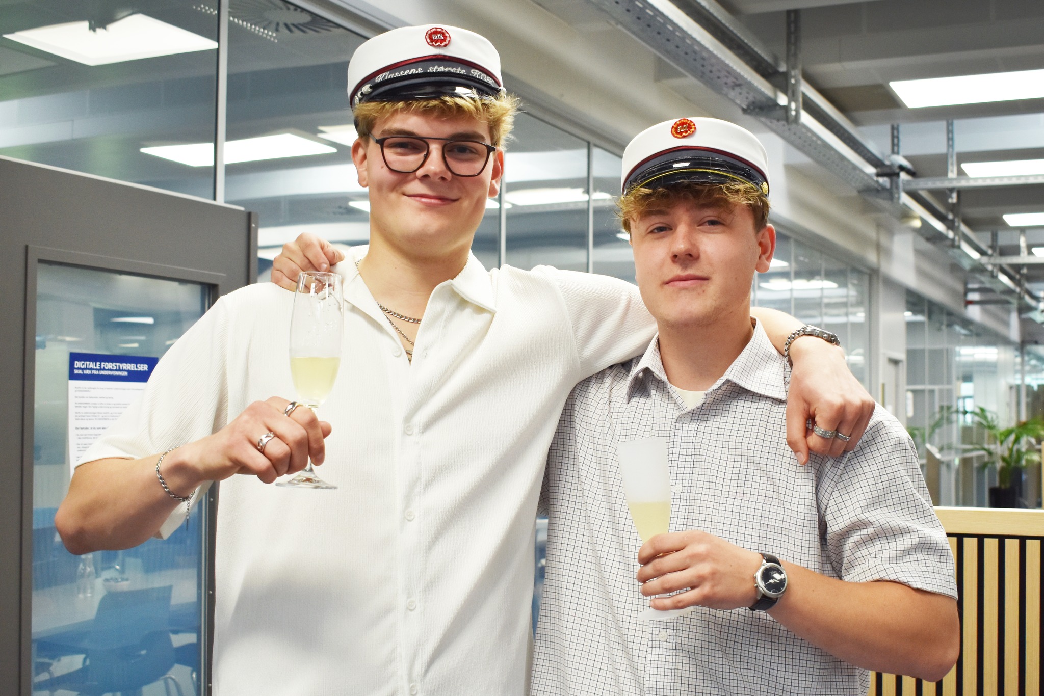 Peter og Mads (hhv. kok og mekaniker) blev de første EUX-studenter på Hansenberg i 2025