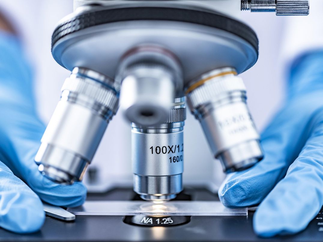 En tilsynstekniker udfører kvalitetskontrol og er med til at sikre fødevaresikkerheden på slagterier, og du kan tage denne efteruddannelse på Hansenberg.