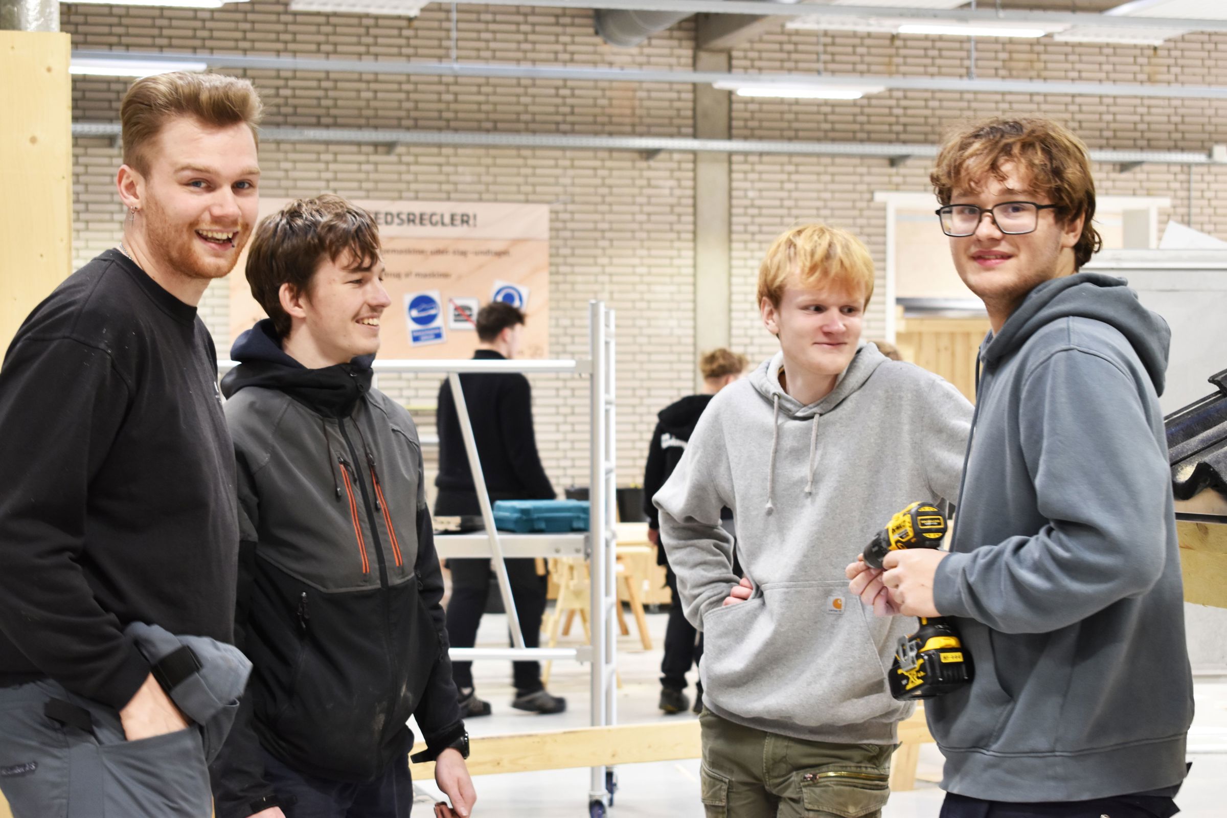 Eleverne på HTX, Hansenberg Tekniske Gymnasium, er på værkstedet i faget Byggeri og energi.