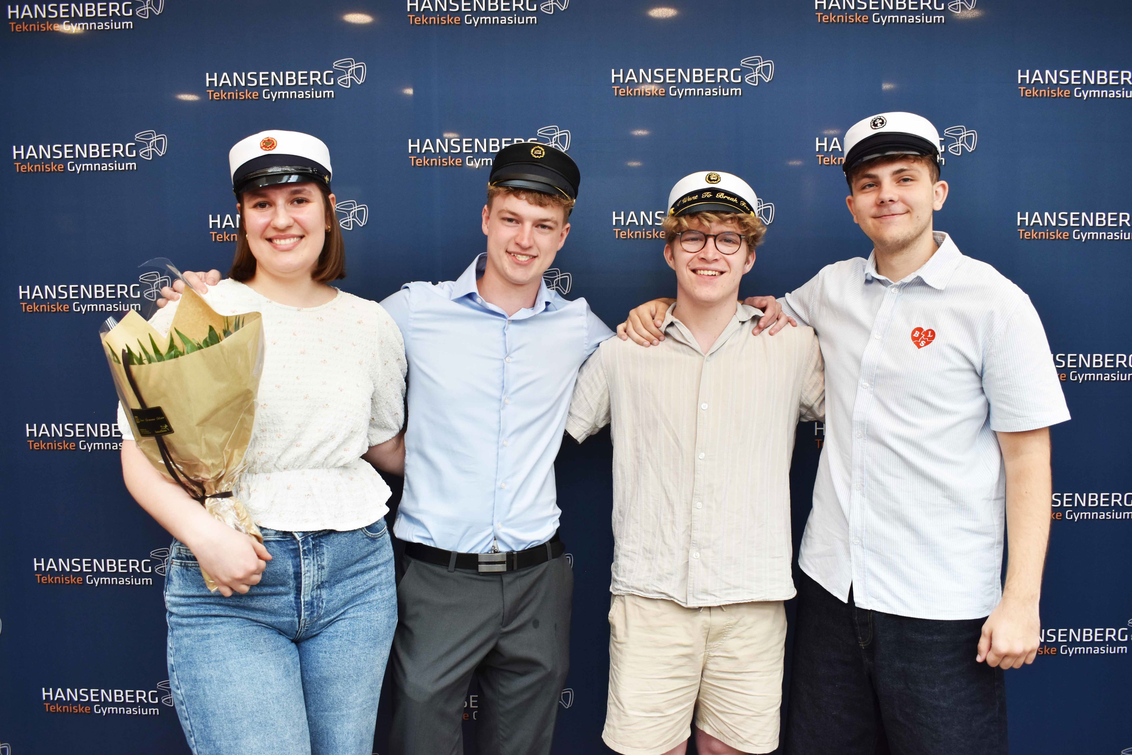 Signe Andresen, Emil Østergaard Jessen, Luka Hermansen og Simon Knudtzen er årets første HTX-studenter.