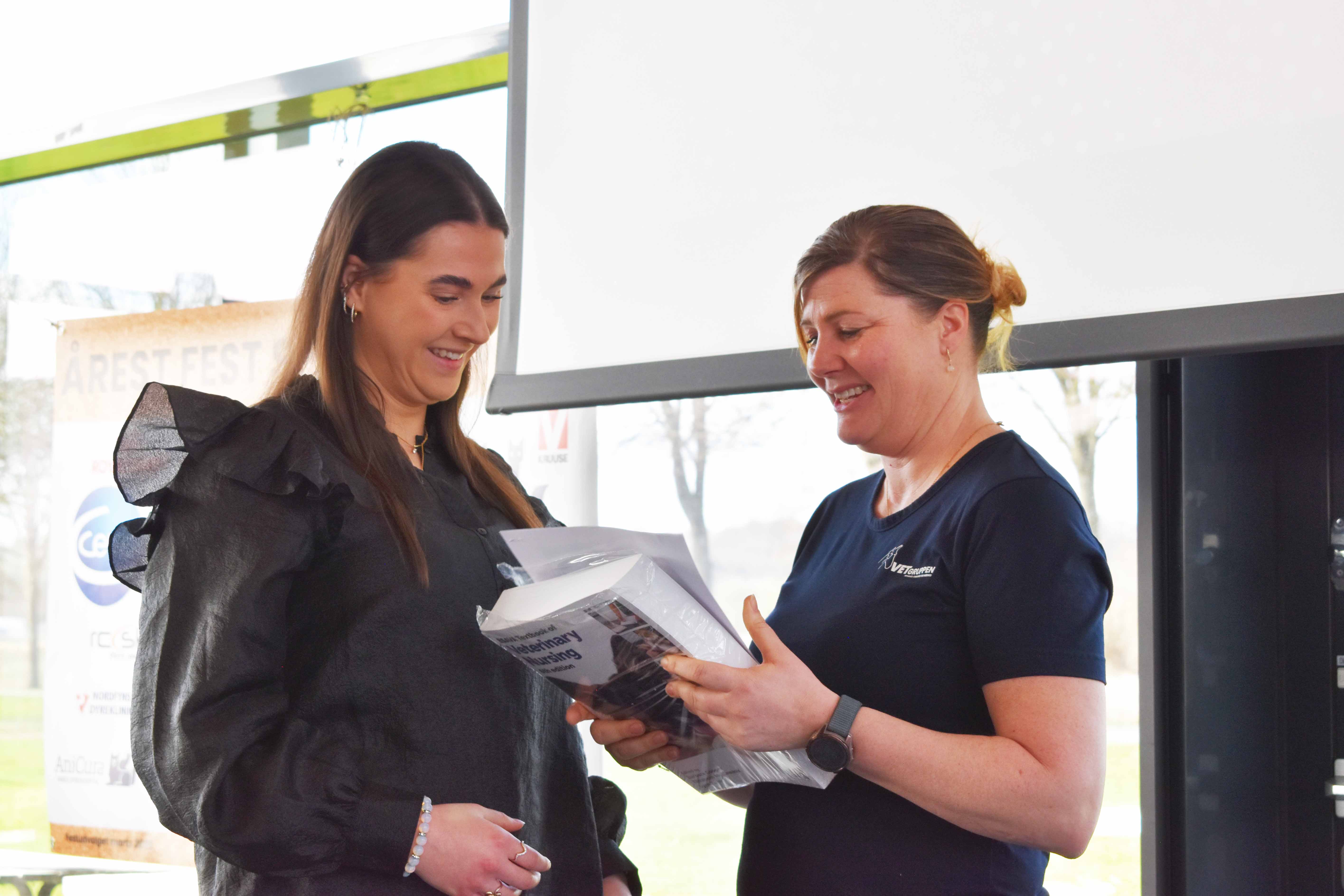 Celina Trantow Francke modtager prisen fra Vetgruppen ved dimissionen den 27. marts 2027.