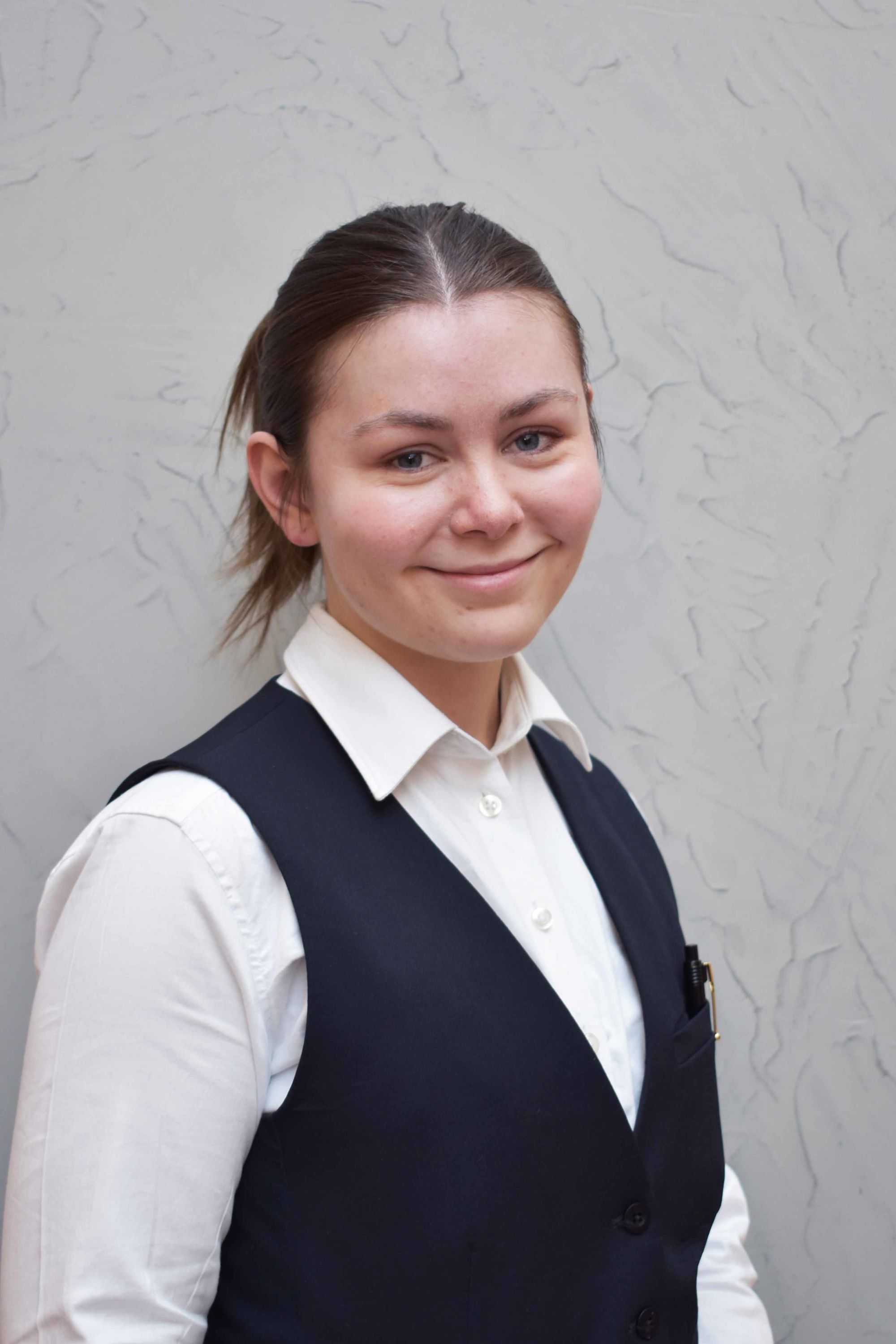 Anna Cathrine Aaskov (AC) er tjenerelev på HANSENBERG.