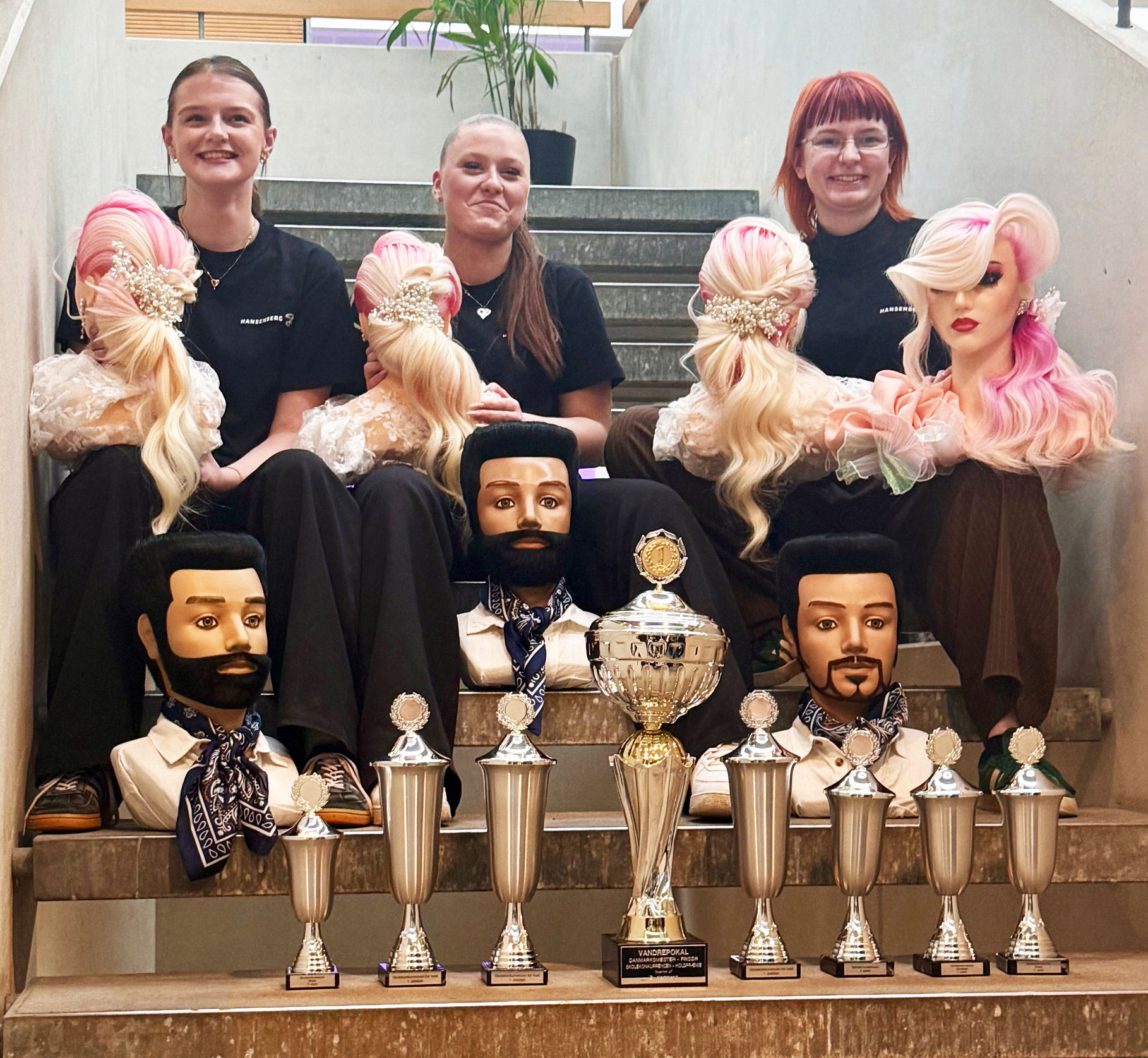 Naja Fogt, Marie Egeberg og Caya Christensen har vundet DM for frisørelever