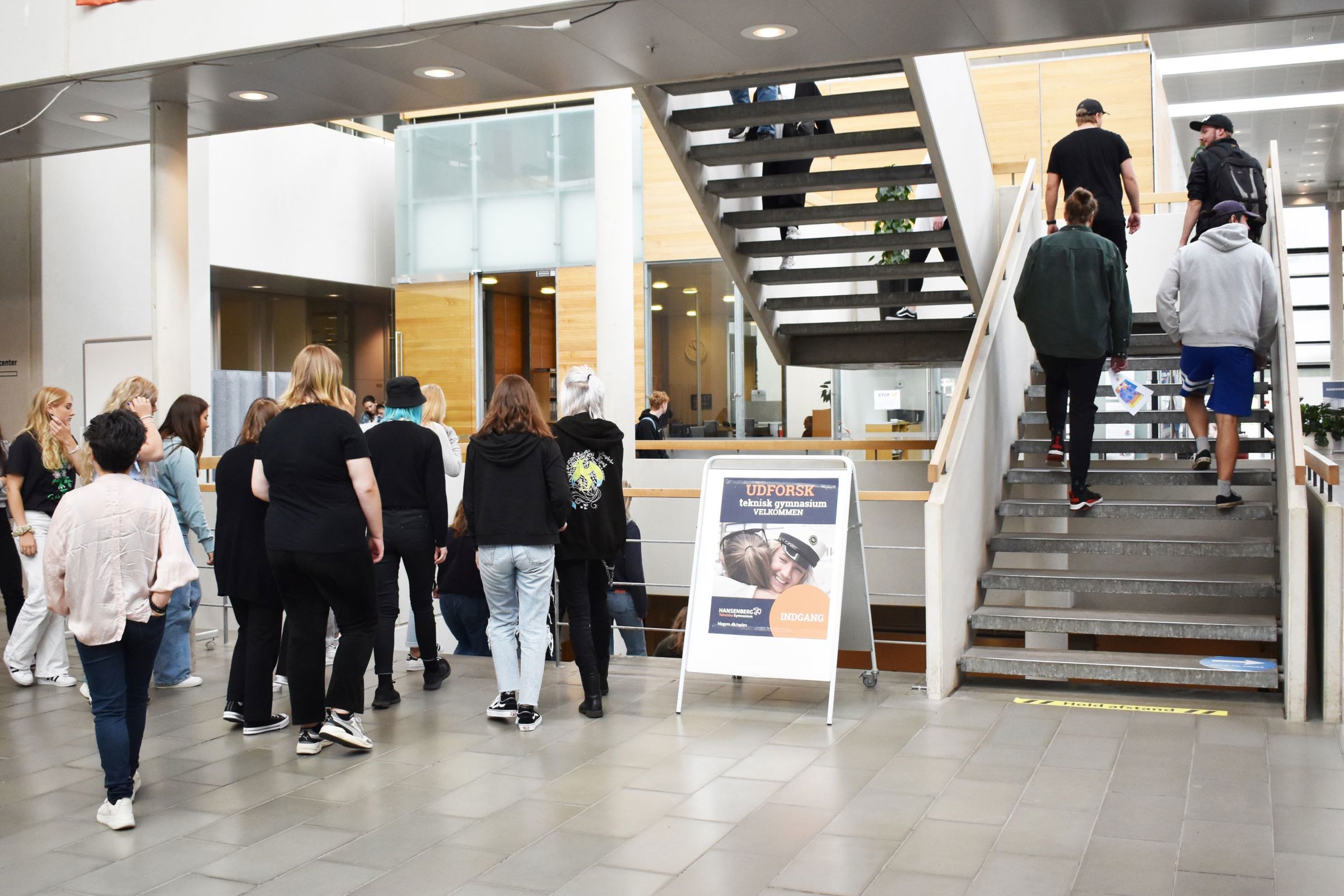 HTX-eleverne i Kolding går på Hansenberg, 1. g'erne holder til i stueetagen, mens 2. og 3. g'erne tager trappen op på første sal.