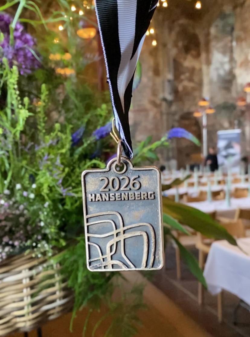 Sådan ser Hansenberg-medaljen ud. Den flotte medalje er udført af kunstner Henrik Fischer-Nielsen fra Sdr. Stenderup.