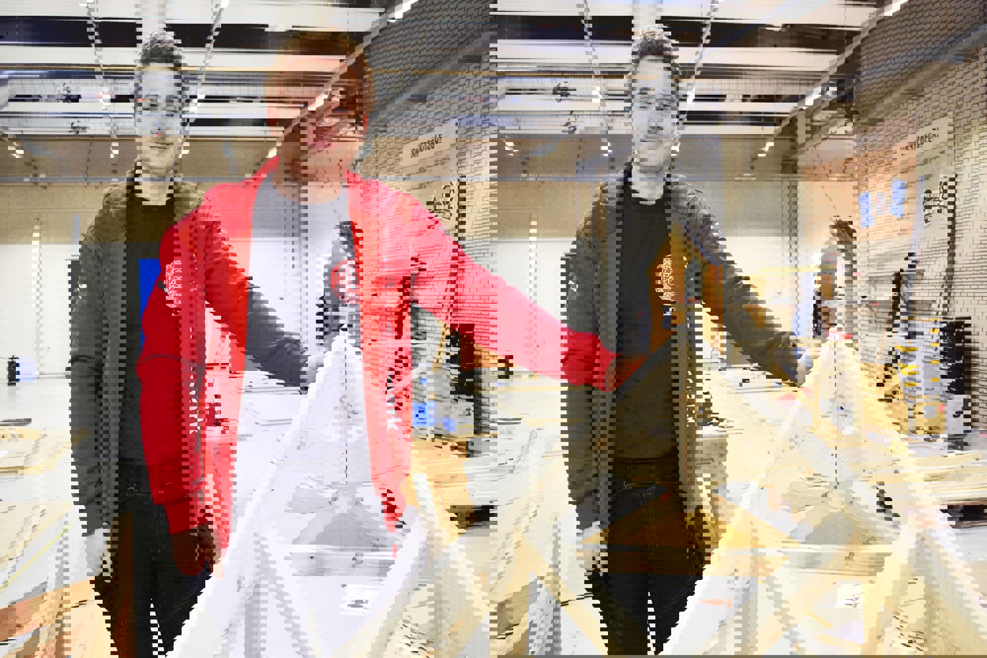 Lars Corneliussen skal til WorldSkills, og han er her i HANSENBERGs tømrerværksted