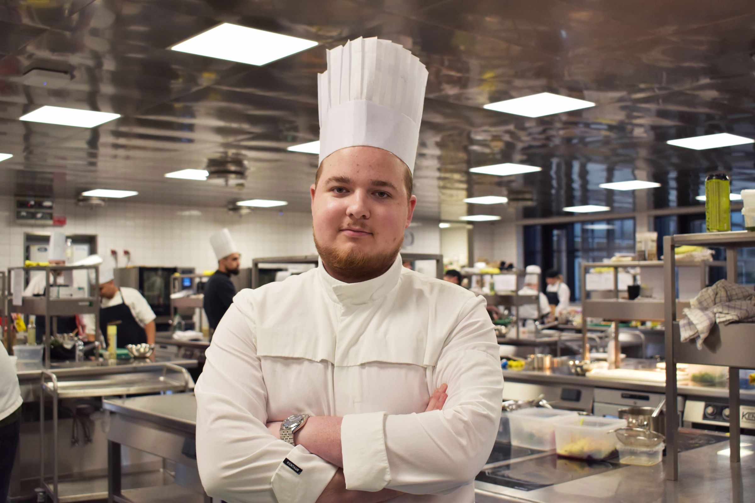 Gustav deltager i konkurrencen for kokkeelever ved DM i Skills