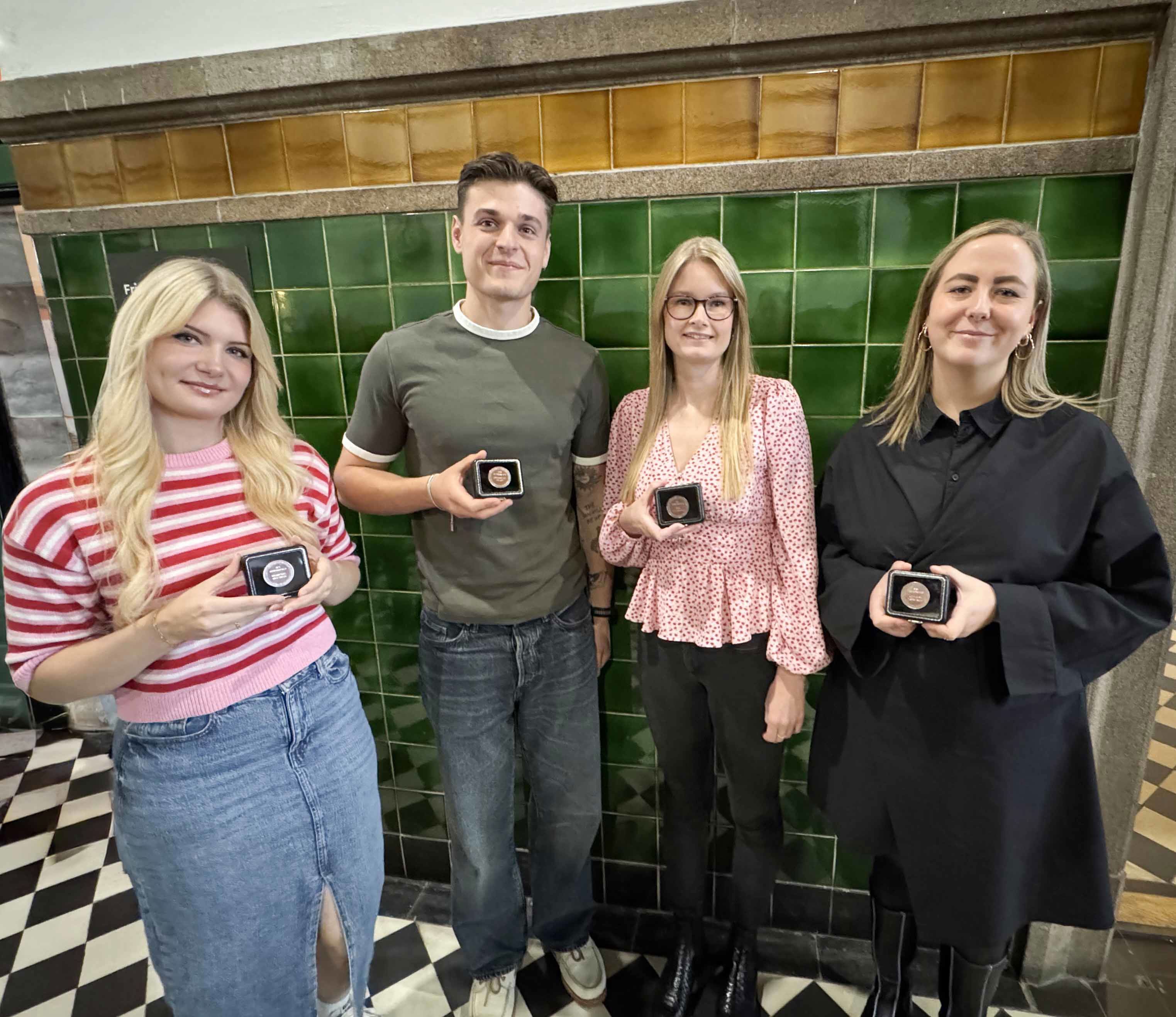 Mediegrafikerne Melanie Kael, Oliver Randlev Poulsen, Sofie Steen Andersen og Lucia Laura Elstrøm Bunk har opnået bronzemedaljer.