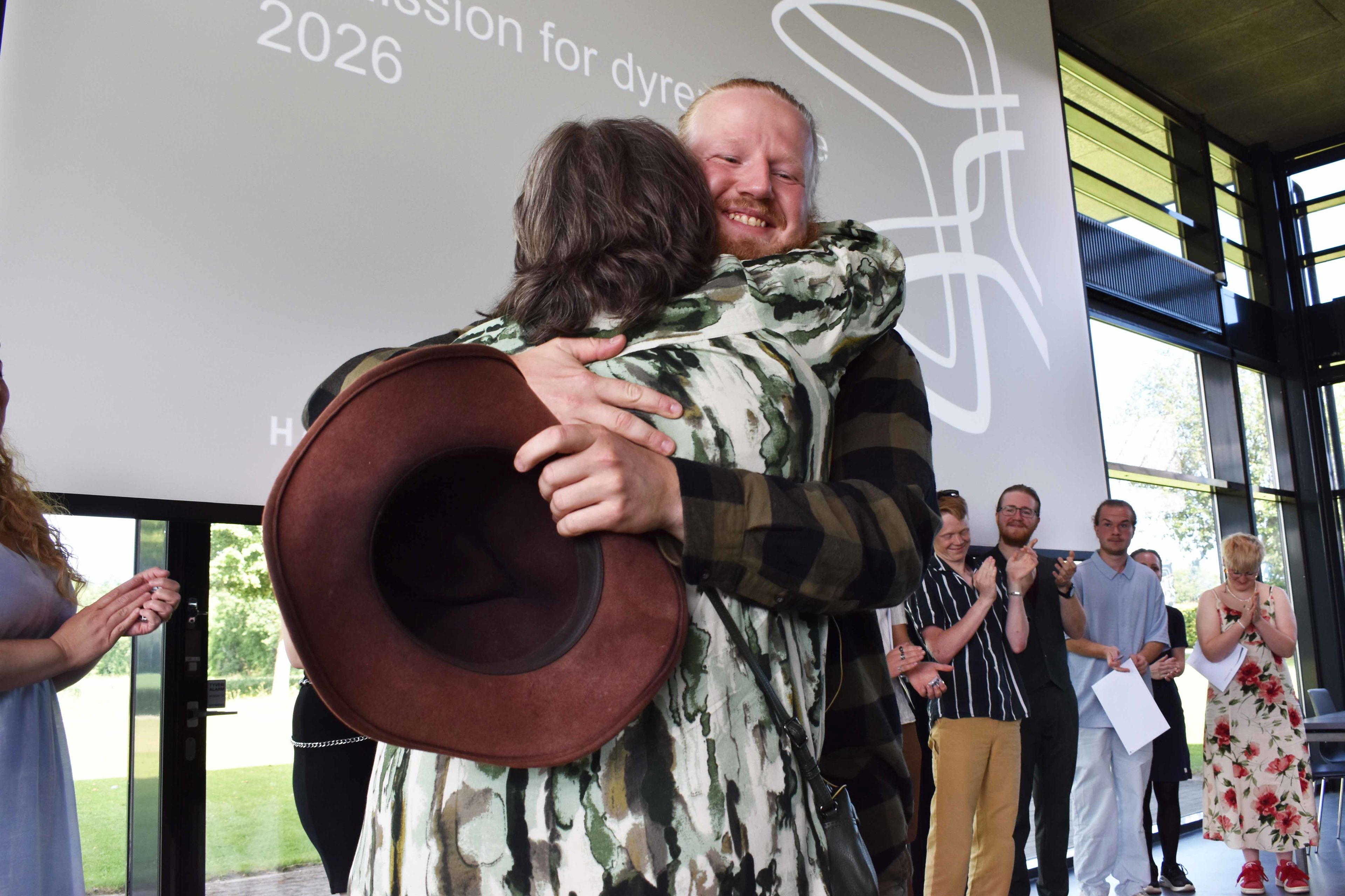 Der blev uddelt krammere ved dimissionen for dyrepasserne.
