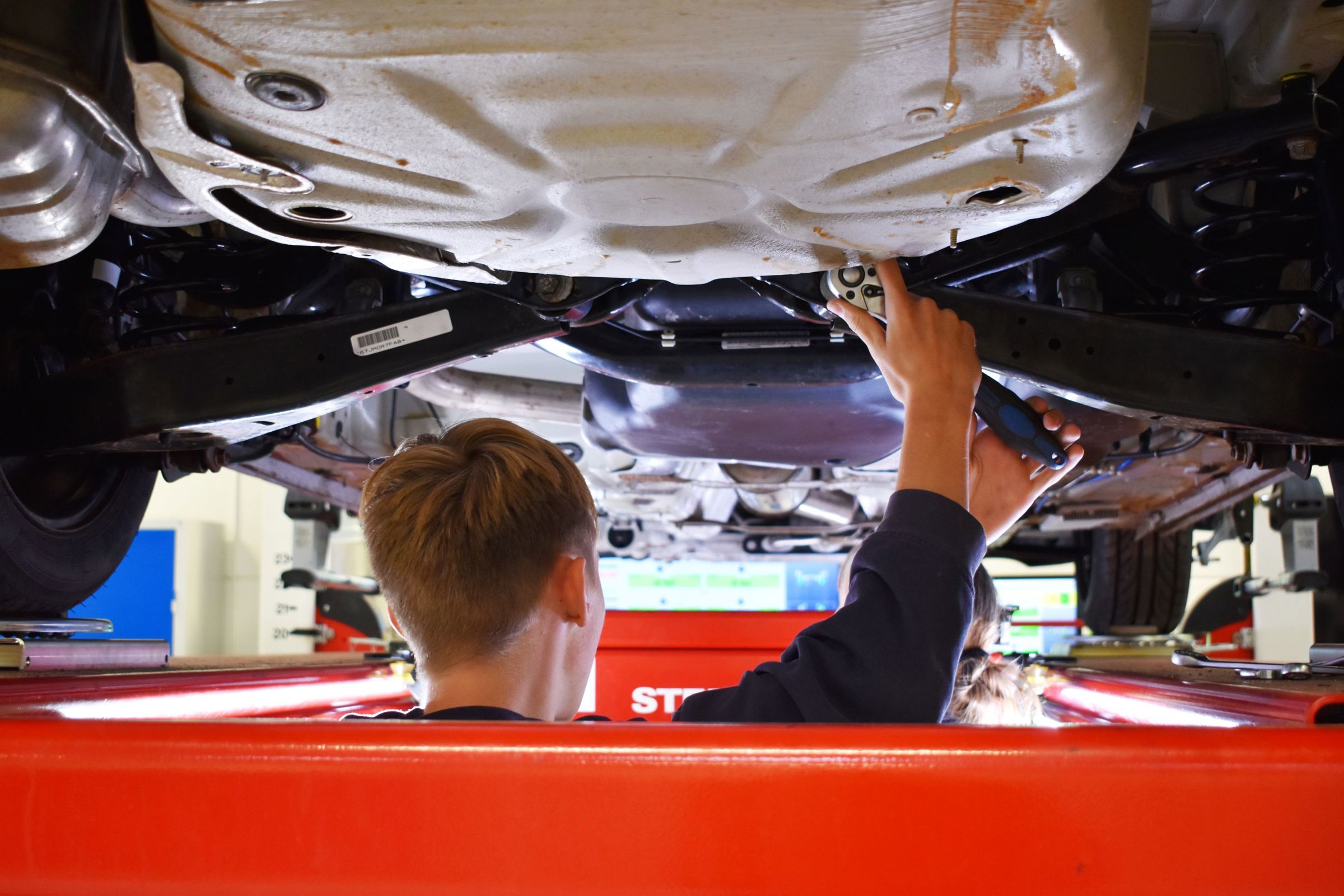 Til Prøv et fag på Hansenberg kan man prøve alverdens fag - herunder mekanikerfaget.