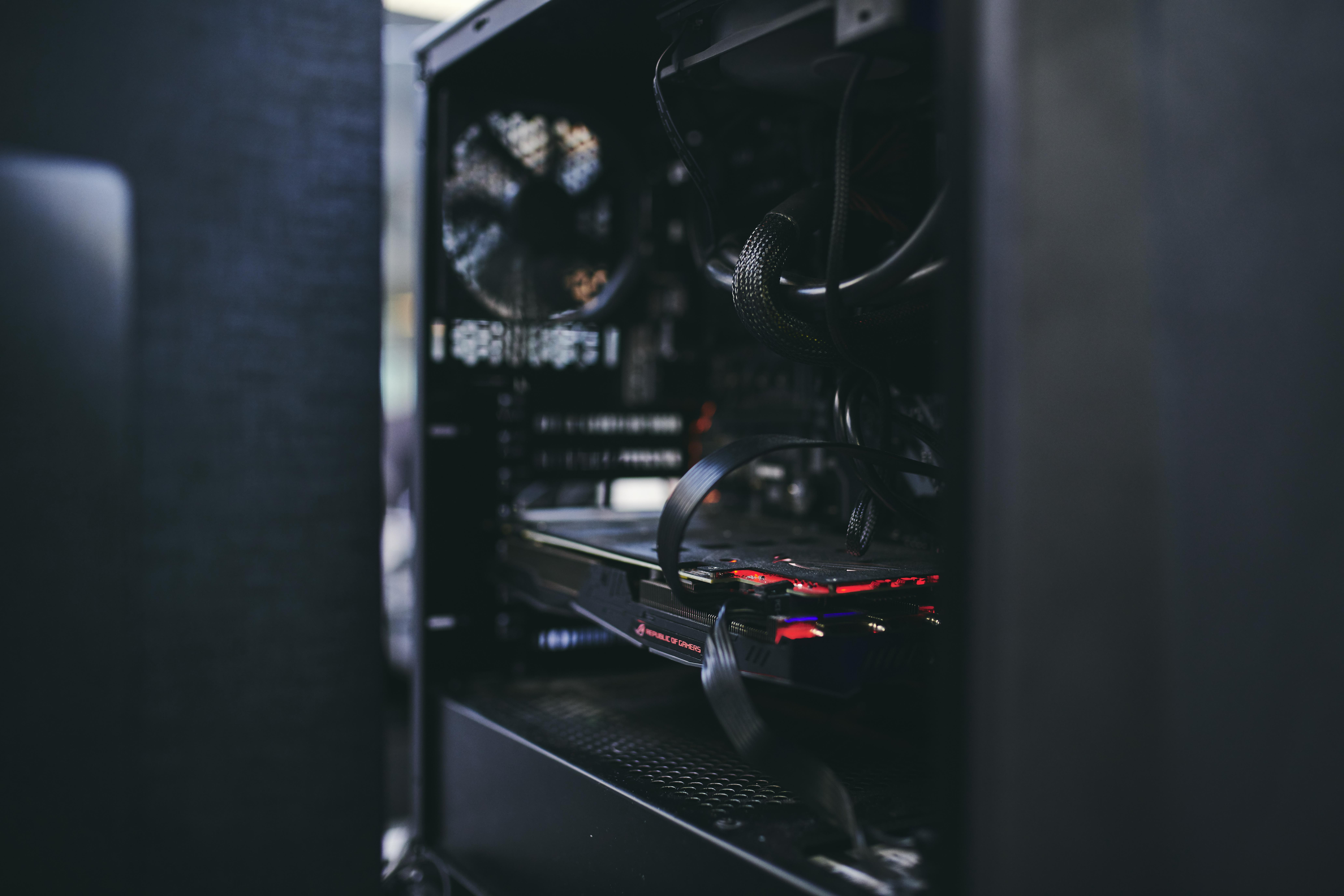 Her ses indmaden i en pc, som fx elever på data- og kommunikationsuddannelsen også arbejder med.