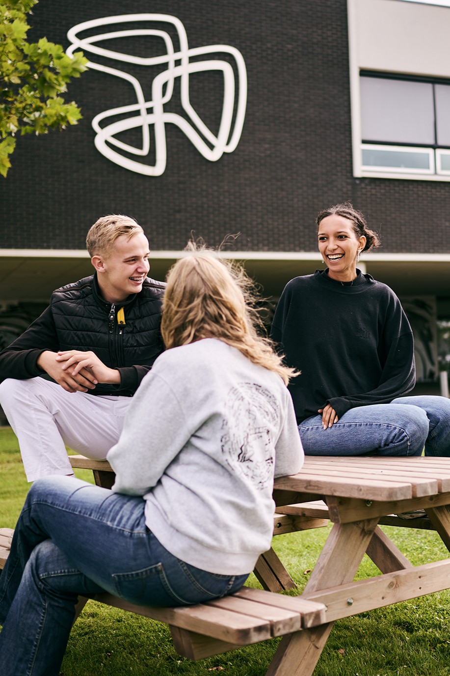 Hyggesnak, godt kammeratskab og fællesskab blandt eleverne på Hansenberg.