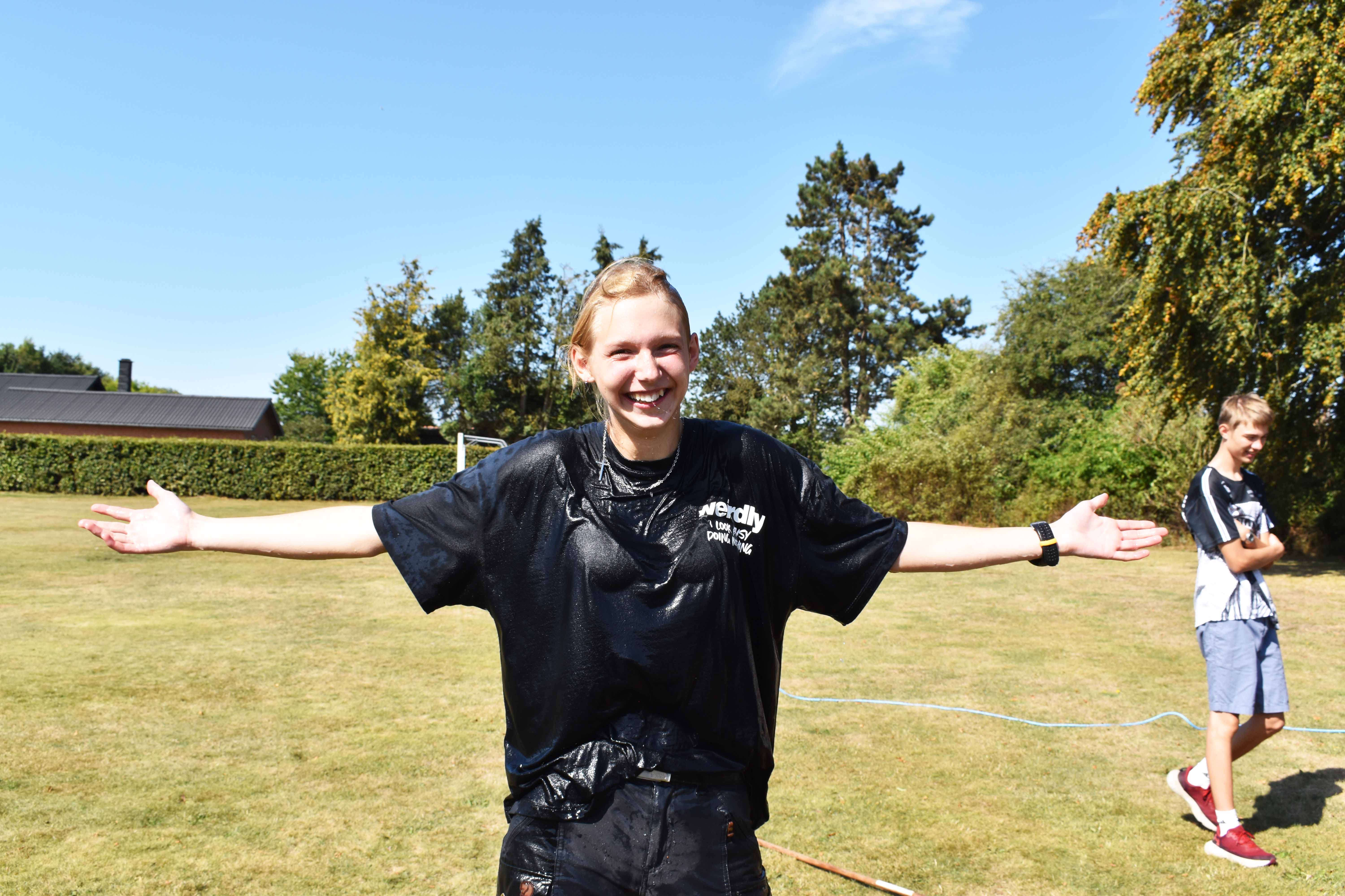 Det varme vejr indbød til vandkamp ved FunDay.