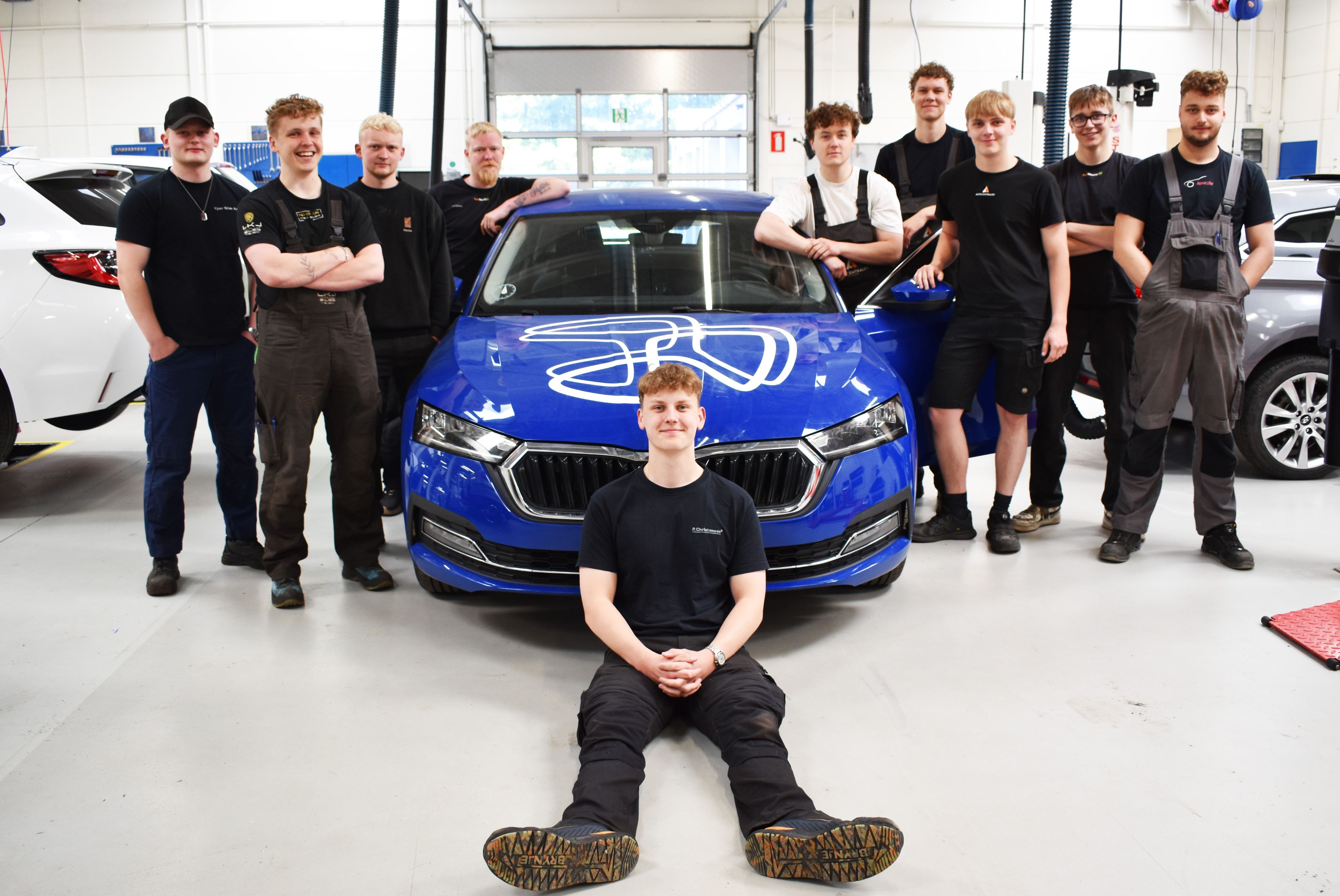 Holdfoto fra autoværkstedet, nye personvognsmekanikere juni 2026