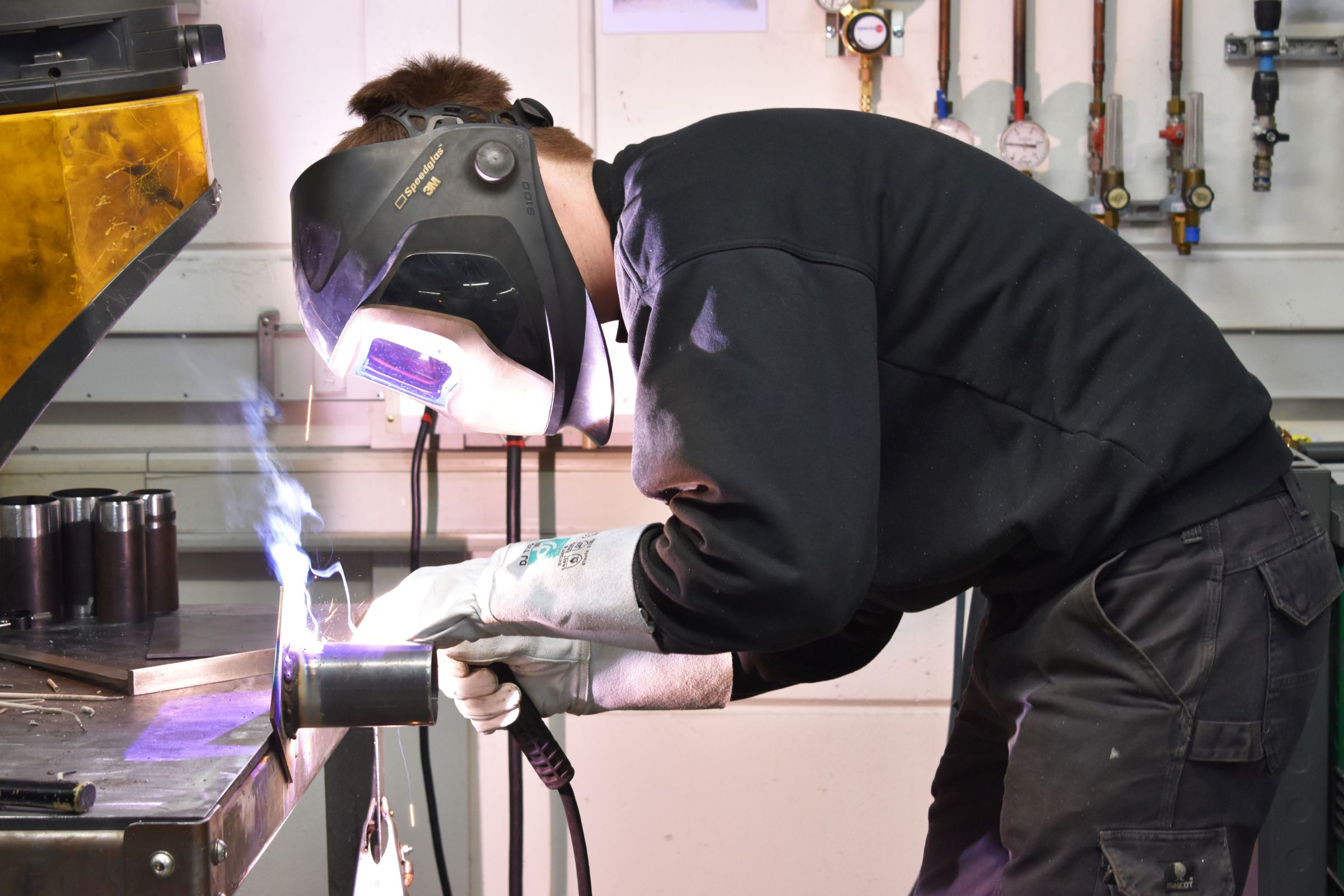 Jakob vandt DM i Skills indenfor smedefaget i april 2024, her ses han i skolens værksted, hvor han øvede op til DM i Skills.