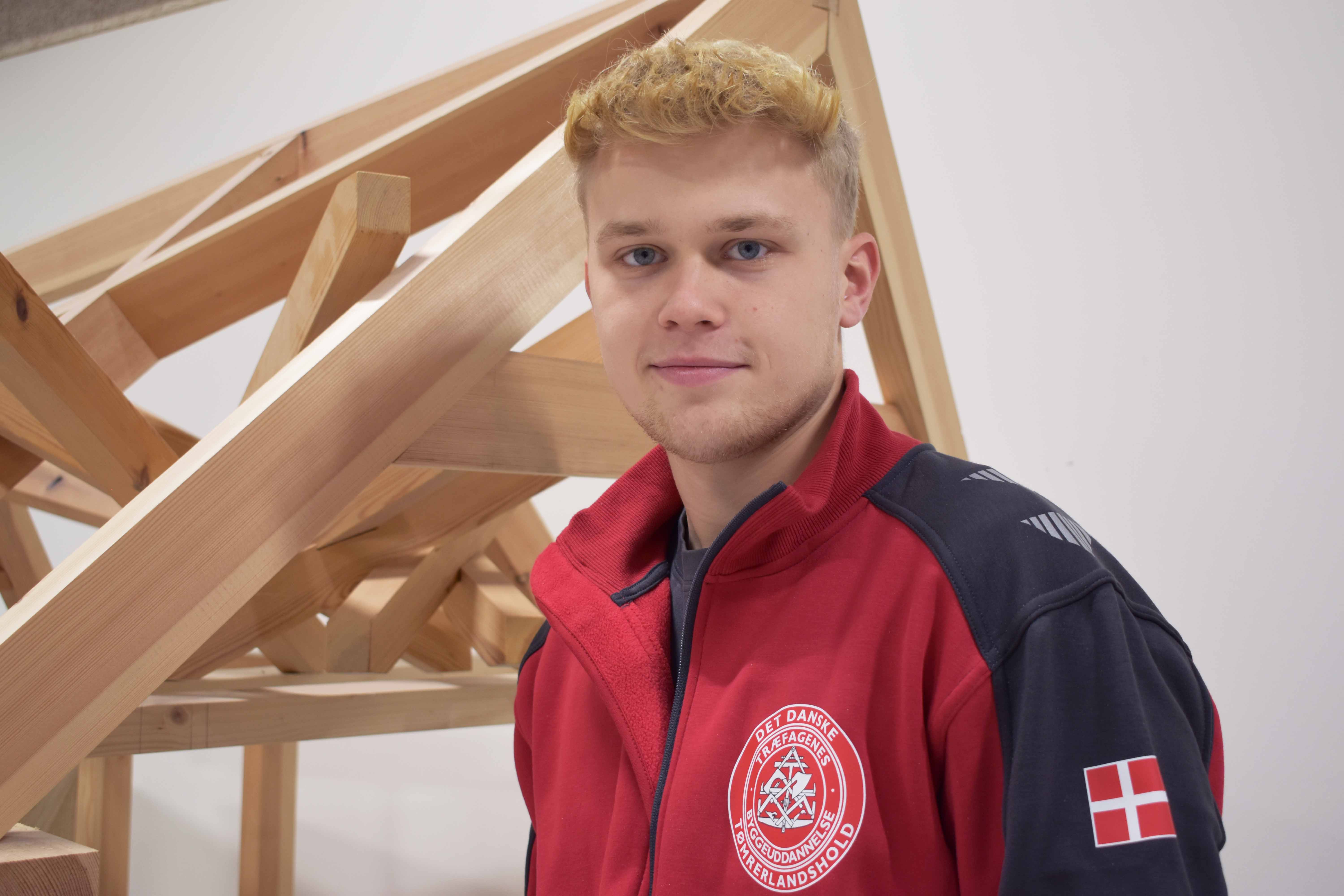 Emil er på tømrerlandsholdet, og han deltager ved DM i Skills