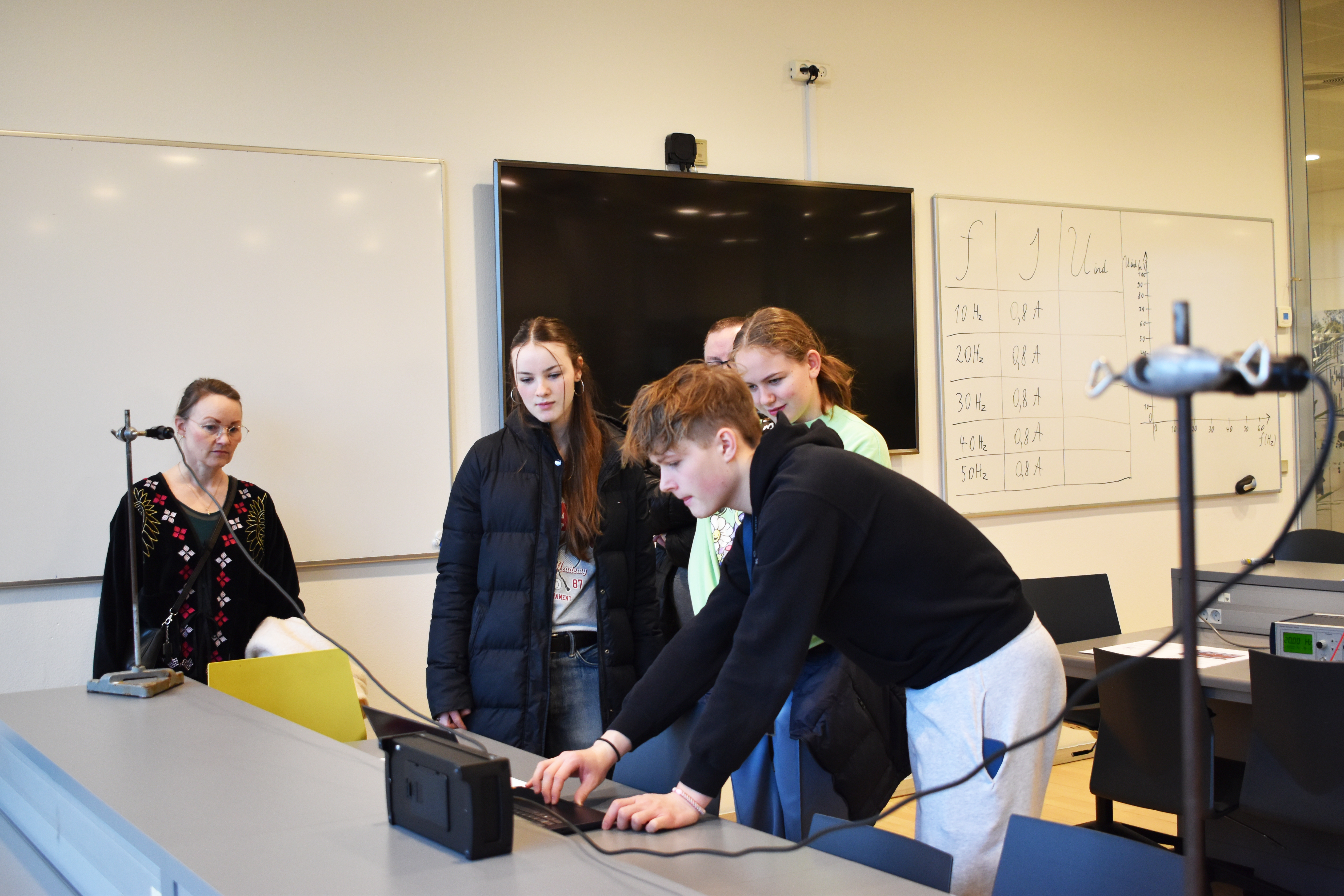 Til Åbent Hus var der fysikforsøg på HTX