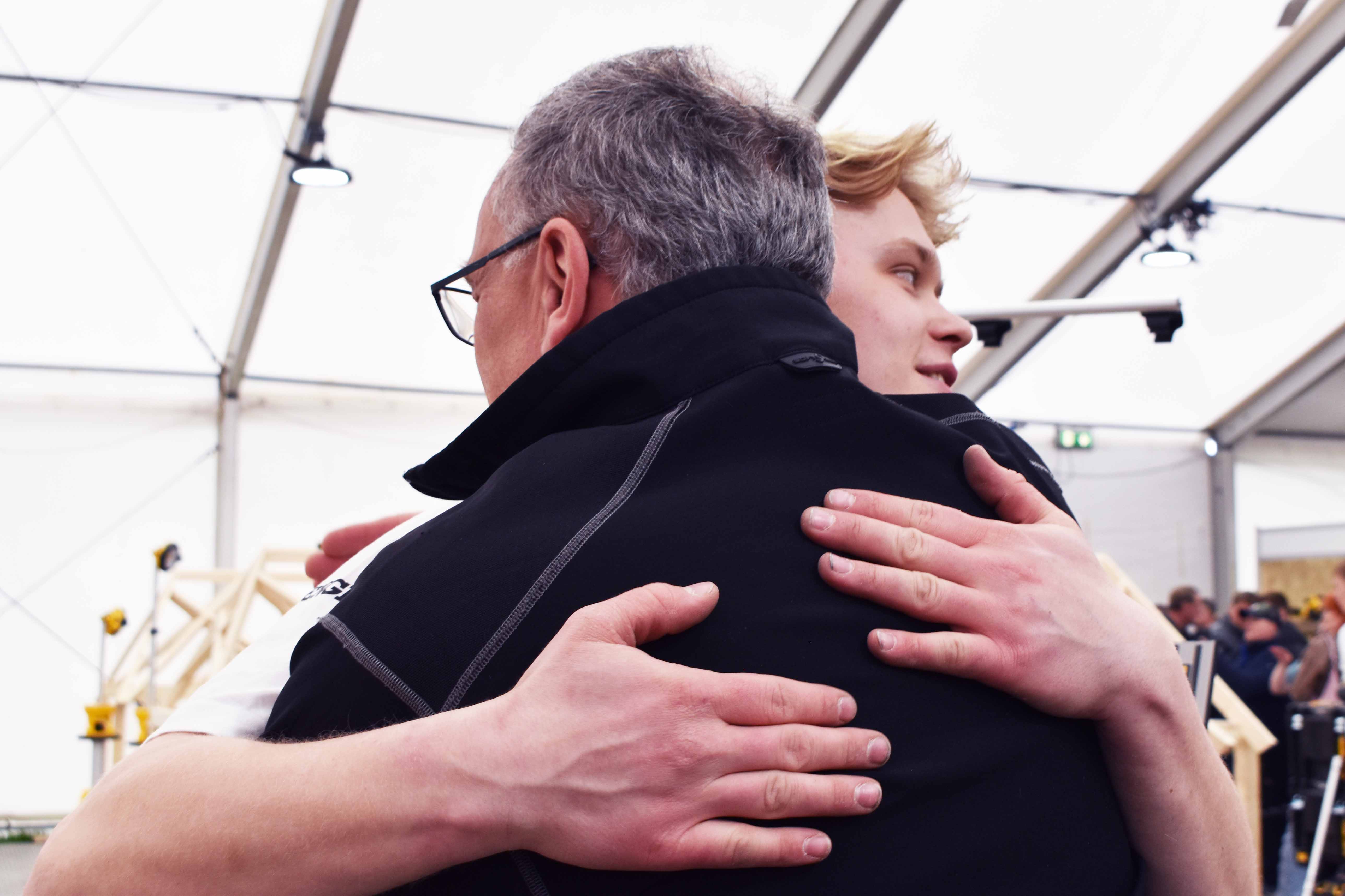 Tømrerlærling Emil Andersen og faglærer Valde Feddersen under DM i Skills 2026.