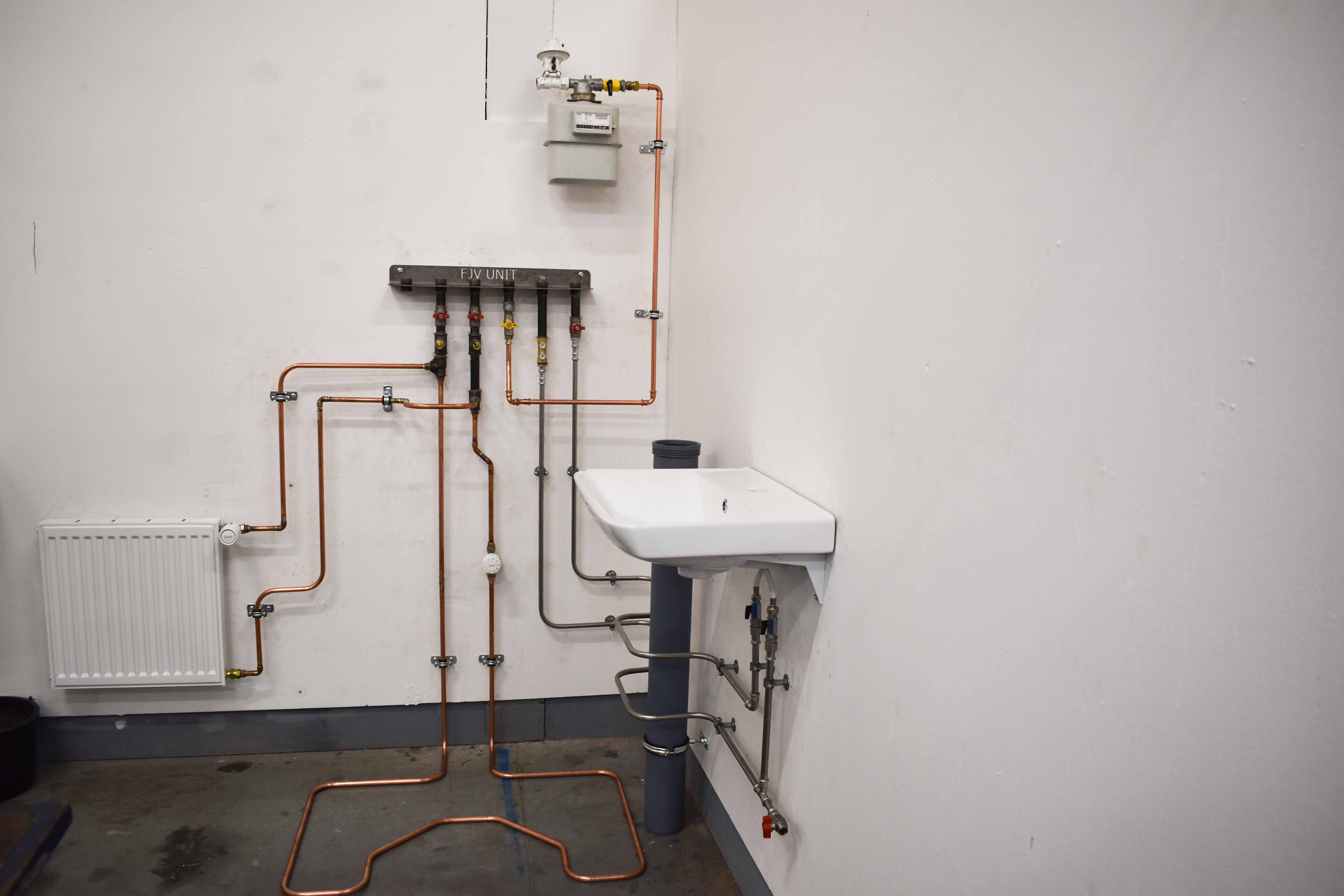 Ved Regionsmesterskabet skulle deltagerne etablere en lille gasinstallation med gulvvarme og radiator samt koldt og varmt vand.
