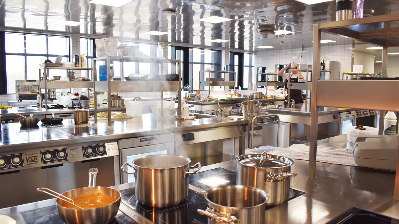 Nyt og moderne undervisningskøkken på Hansenberg tages i brug i 2021.