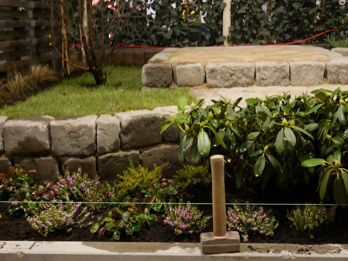 Som anlægsgartnerelev lærer du at anlægge flotte uderum ved brug af belægningssten, brosten og planter.