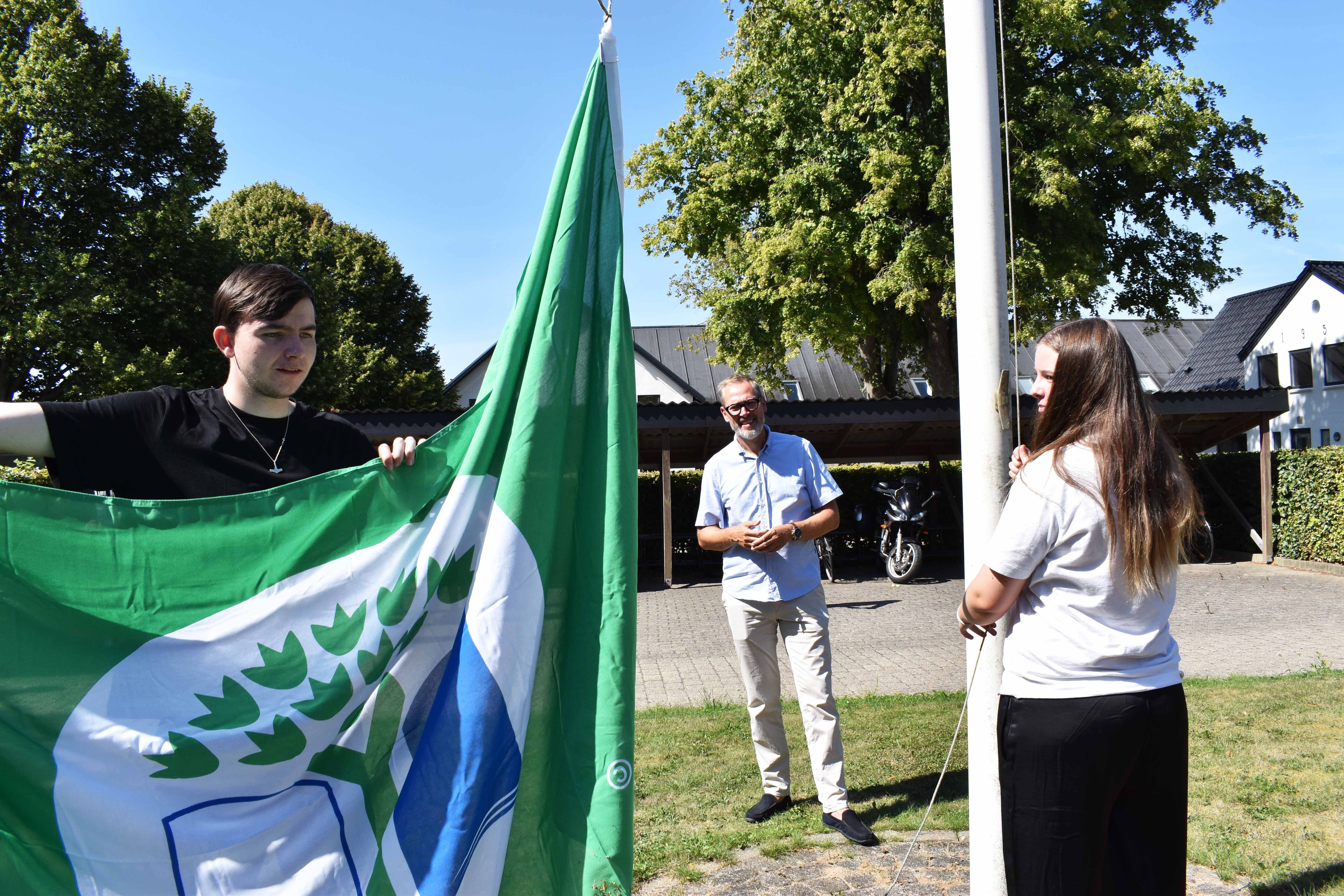 Borgmester Jakob Ville er med til at hejse Det Grønne Flag 2026.