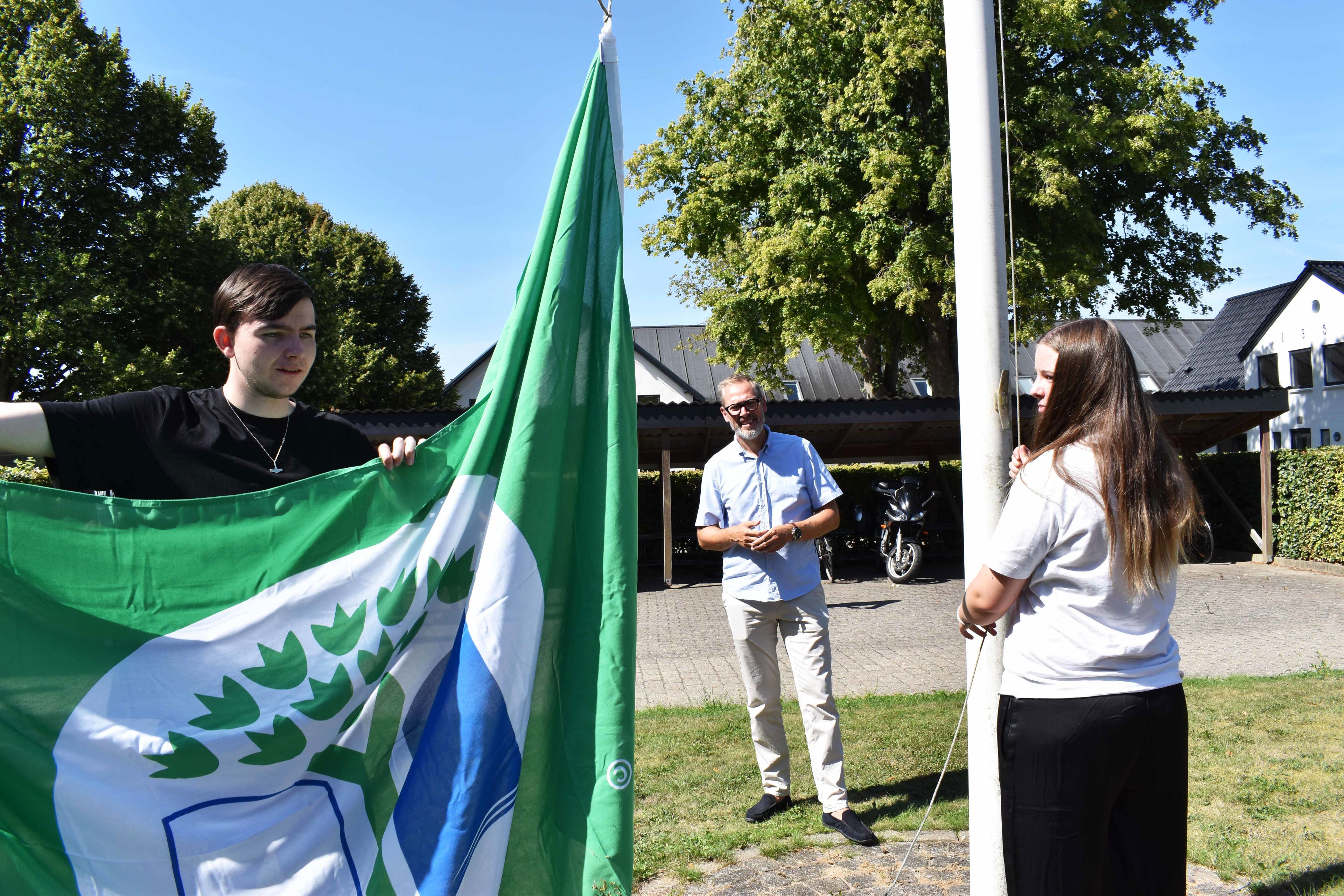Borgmester Jakob Ville er med til at hejse Det Grønne Flag 2026.