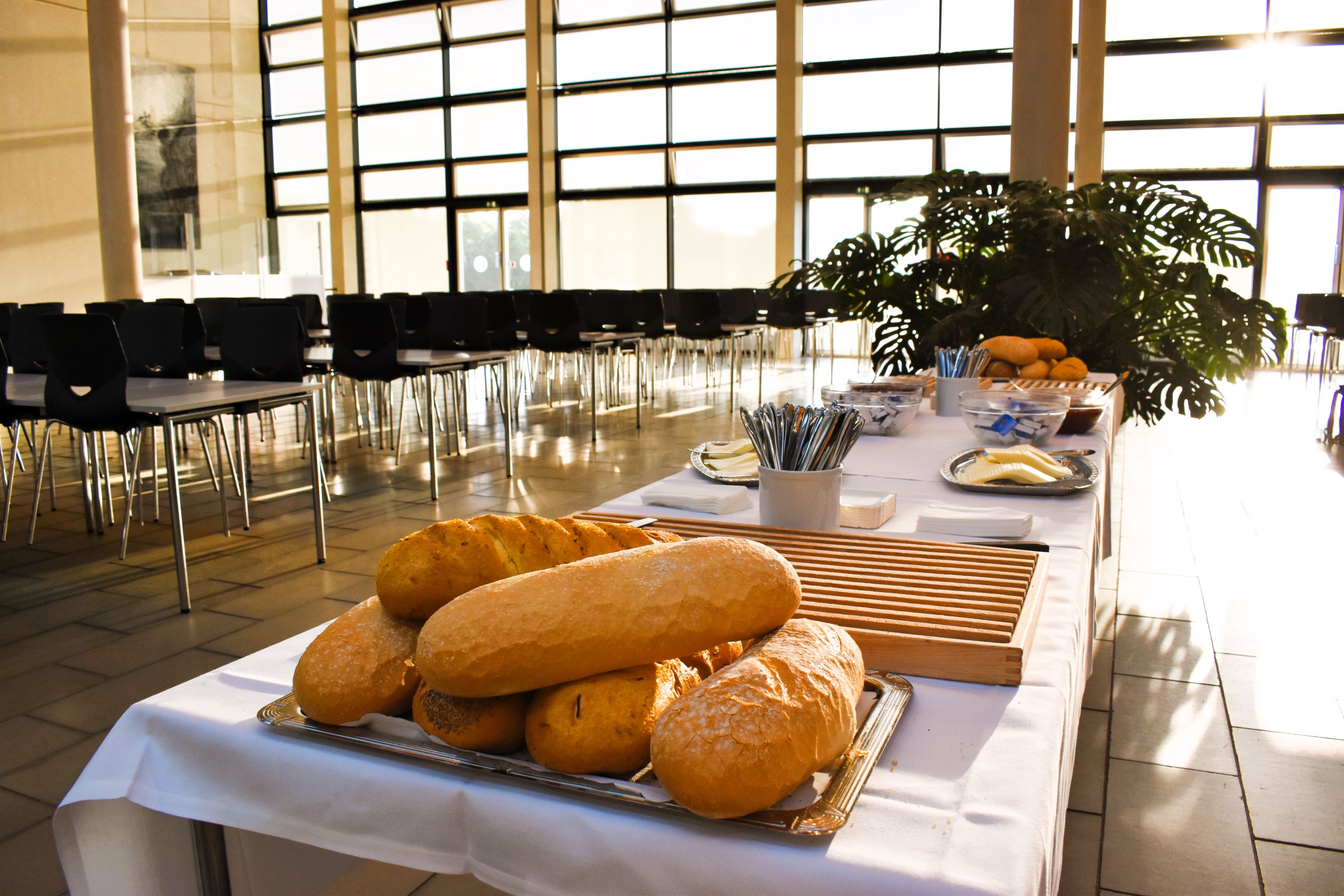 Så er der morgenbrød i Bistroen på Skovvangen, det er htx-eleverne, der har et særligt arrangement.