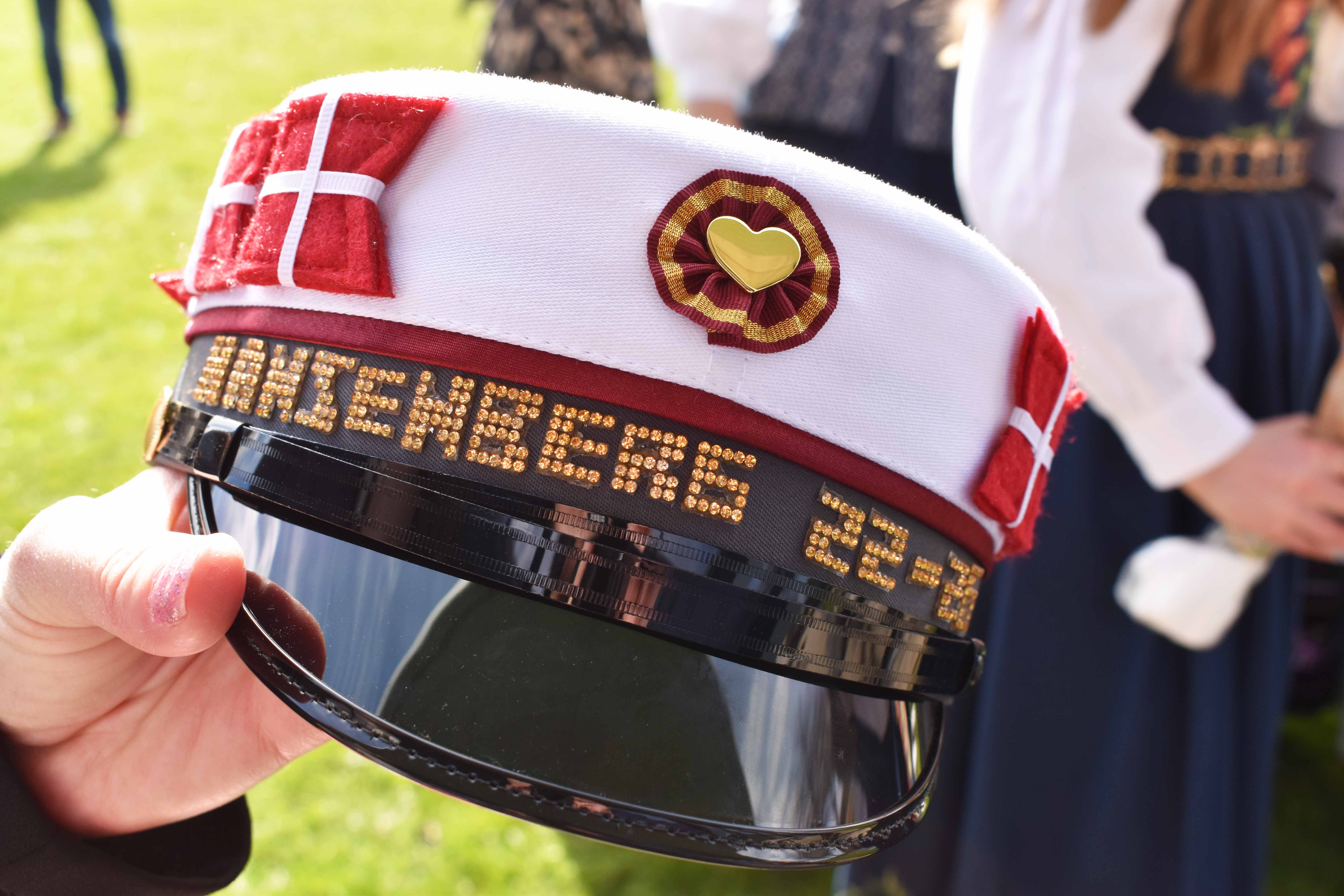 En veterinær sygehjælper havde selv kreeret sin flotte hue.