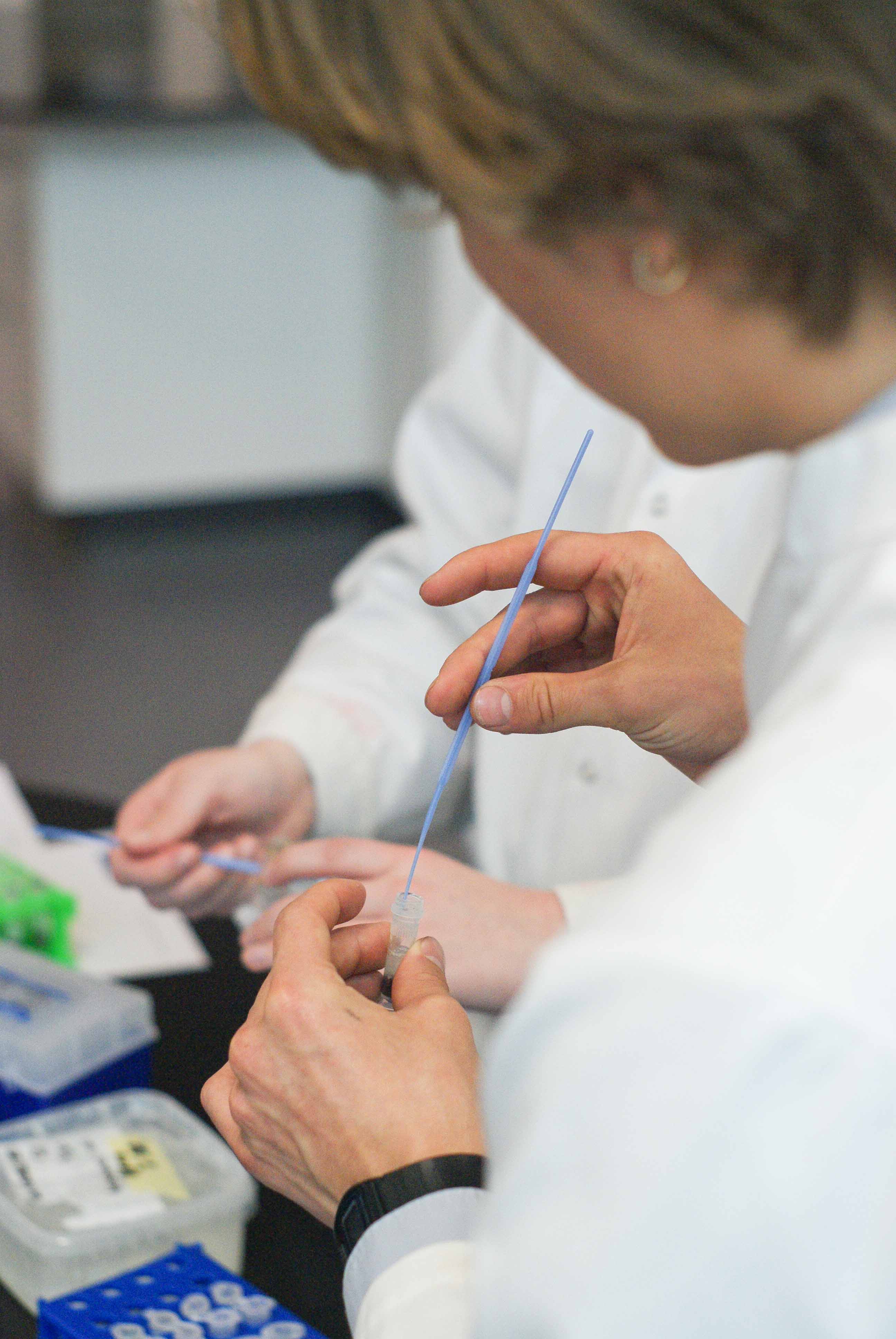 Frede er her i laboratoriet i Aalborg.